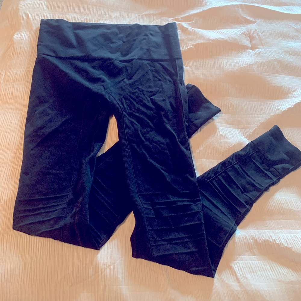 Blanqi maternity leggings-size L